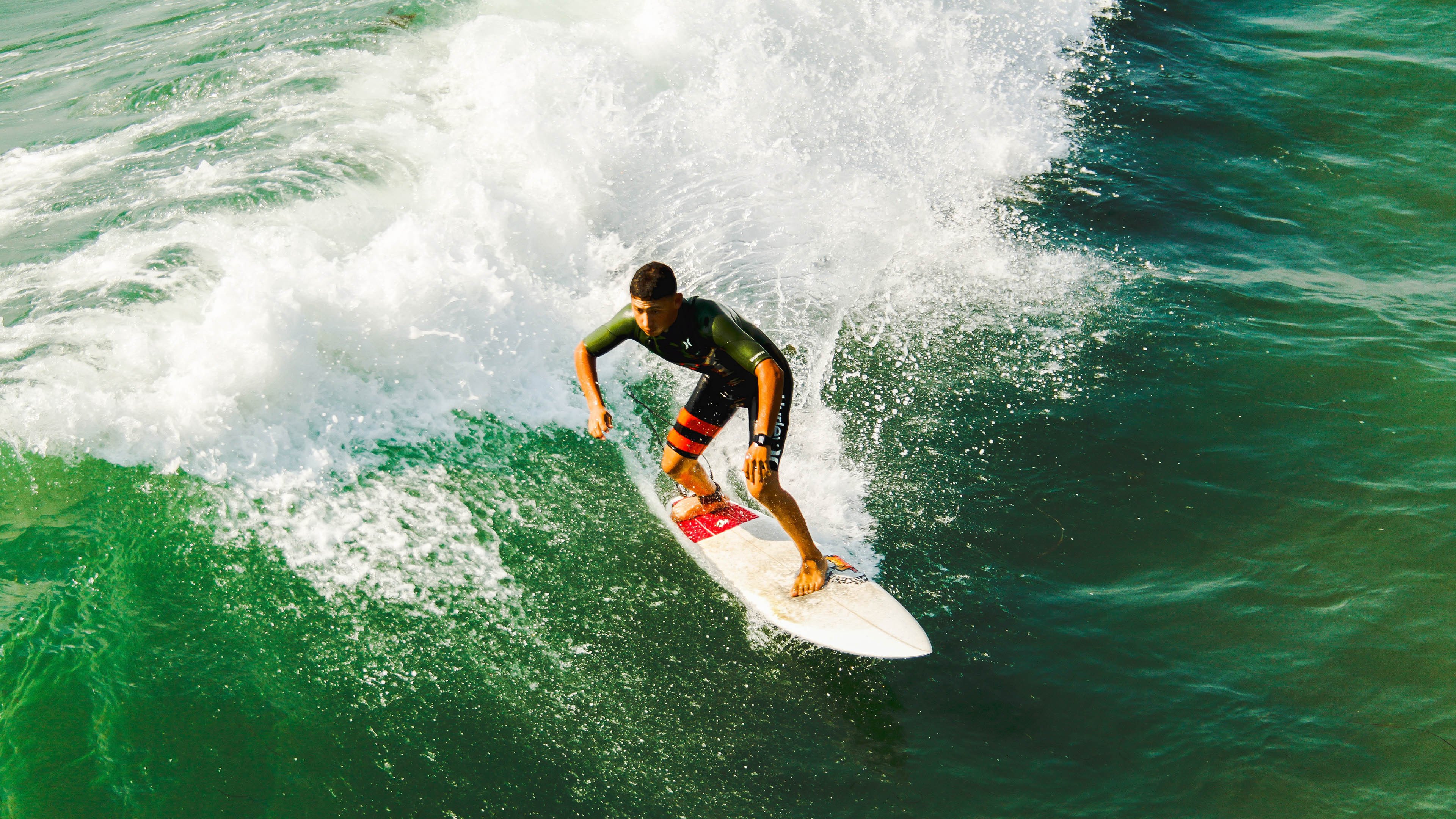 开云电竞平台-《每日镜报》：荷兰女足在预选赛中与德国队激战，荷兰女足德国女足